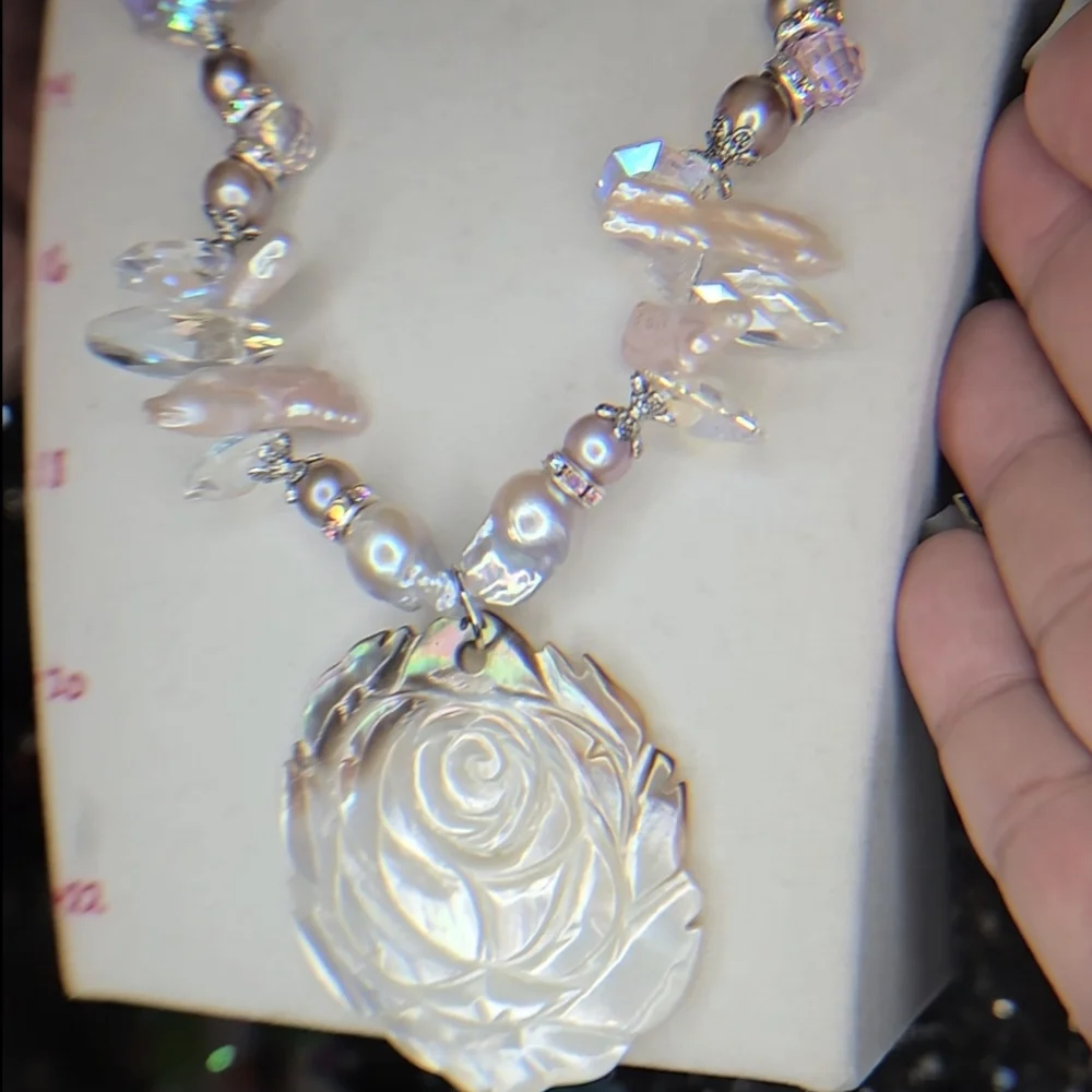 Stunning ARTISAN Freshwater Pearl/Crystal & Carved Mother Of Pearl Rose Necklace - Picture 8 of 14